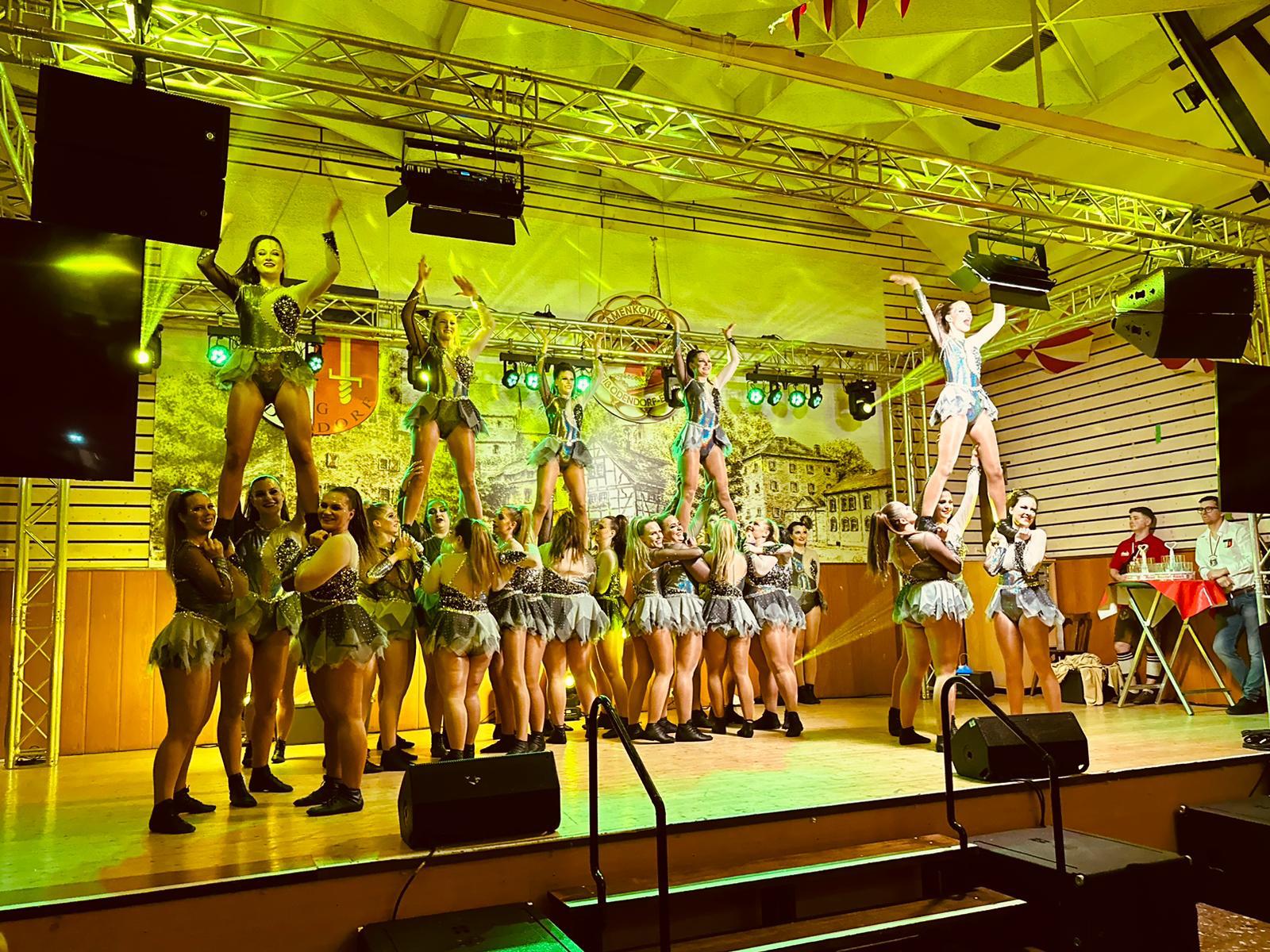 Showtanz der Magic Girls im Dorfsaal Odendorf