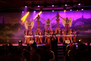 Vom Stadtwaldhaus in Krefeld zur Rheinhalle Hersel