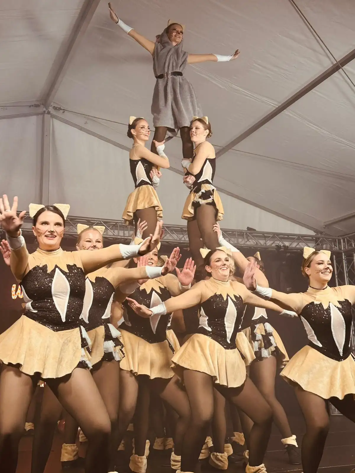 Gruppenaufnahme des Showtanzes 2025 von den Magic Girls