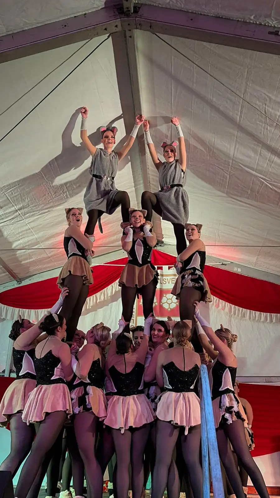 Fünf Auftritte, ein Abenteuer – Der letzte Sessionstag der Magic Girls als „Glückskatzen – Auf der Suche nach dem ganz großen Glück“ 3 Magic Girls in Lommersdorf